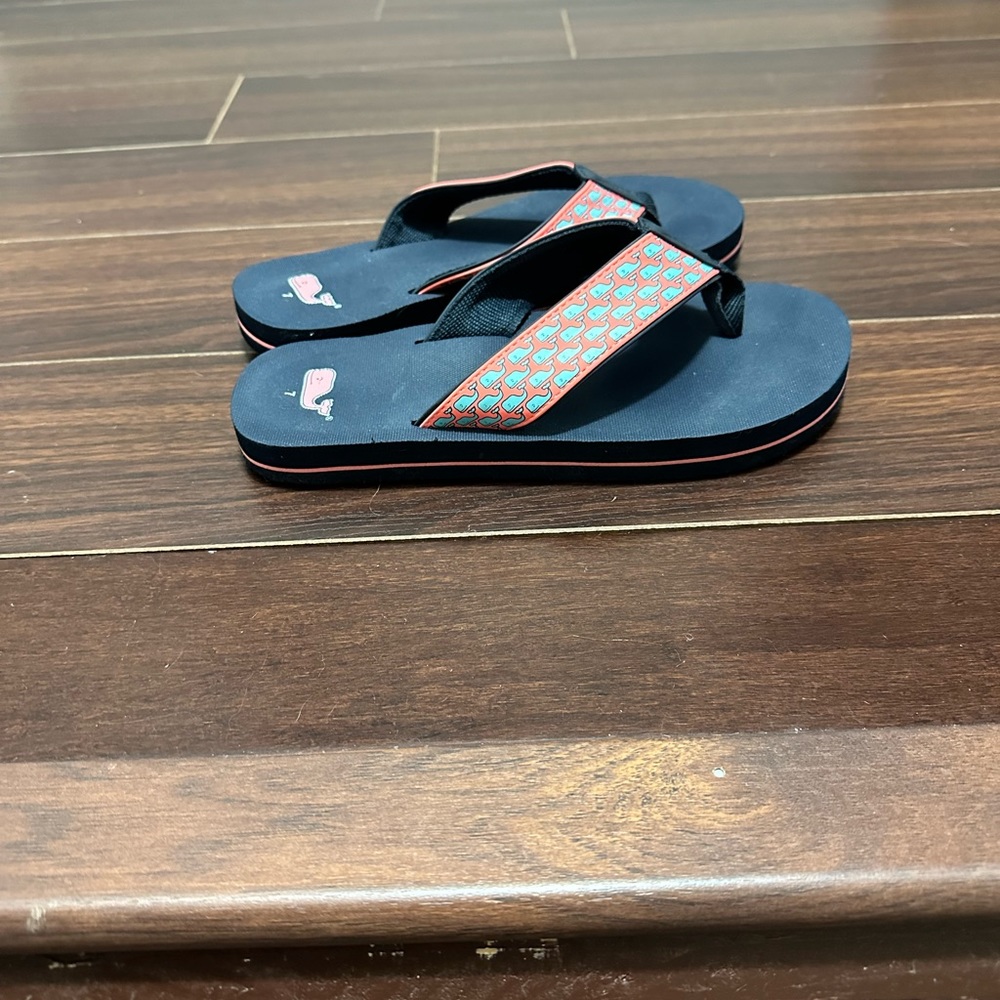 Vineyard Vines whale classic flip flop - never been worn (only tried on inside)